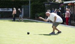 O'Mally on his way to victory for a Knutsford Select Chris O'Hanlon